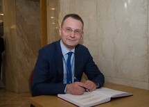 Uczestnicy konferencji
Rozpoczęcie obrad
Sędzia TK Wojciech Hermeliński, Prezes TK prof. Andrzej Rzepliński, Prezes SKRL prof. Dainius Žalimas, Sędzia SKRL Pranas Kuconis
Sędzia SKRL Pranas Kuconis
Prezes Sądu Konstytucyjnego Republiki Litewskiej prof. Dainius Žalimas
Sędzia Tk prof. Piotr Tuleja, Prezes TK prof. Andrzej Rzepliński, Prezes SKRL prof. Dainius Žalimas, Sędzia SKRL Elvyra Baltutytė
