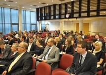 Prezes TK prof. Andrzej Rzepliński wita uczestników konferencji.
Uczestnicy konferencji.
Uczestnicy konferencji.
Uczestnicy konferencji.
Przemawia Marszałek Sejmu RP, Pani Ewa Kopacz.
Przemawia prof. Andrzej Szmyt z Uniwersytetu Gdańskiego.
Wiceprezes TK prof. Stanisław Biernat rozpoczyna pierwszą część konferencji.
Uczestnicy konferencji.
Wystąpienie Pani Aleksandry Dębowskiej z Uniwersytetu Jagiellońskiego.
Wystąpienie Pana Władysława Jóźwickiego z Uniwersytetu Adama Mickiewicza w Poznaniu.
Wystąpienie Pani Marceliny Stolarskiej z Uniwersytetu Jagiellońskiego.
Wystąpienie Pani Agaty Niżnik-Muchy z Uniwersytetu Jagiellońskiego.
Wystąpienie Pani Ady Paprockiej z Uniwersytetu Warszawskiego.
Dyskusja, wystąpienie Pani prof. Teresy Dębowskiej-Romanowskiej, sędzi TK w stanie spoczynku.
Dyskusja, wystąpienie Pana prof. Kazimierza Działochy, sędziego TK w stanie spoczynku.
Dyskusja.
Uczestnicy konferencji.
Przemawia Prezydent RP, Pan Bronisław Komorowski.
Wystąpienie Pani Dobrochny Minich z Uniwersytetu Jagiellońskiego.
Wystąpienie Pana  Michała Jackowskiego z Uniwersytetu Wrocławskiego.
Wystąpienie Pani Marty Kłopockiej-Jasińskiej z Wyższej Szkoły Prawa i Zarządzania im. Heleny Chodkowskiej, Wydział Zamiejscowy we Wrocławiu.