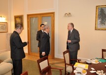 Pan Chang-Chiang Hsieh, Wiceprzewodniczący SK Tajwanu Pan prof.  Yeong-Chin Su oraz Pan Yeh-shin Chu, I Sekretarz Biura Gospodarczego i Kulturalnego Tajpej w Warszawie
Uczestnicy spotkania
Uczestnicy spotkania
Wiceprzewodniczący SK Tajwanu Pan prof.  Yeong-Chin Su i prezes TK prof. Andrzej Rzepliński
Uczestnicy spotkania
Wiceprezes TK prof. Stanisław Biernat i Wiceprzewodniczący SK Tajwanu Pan prof.  Yeong-Chin Su