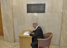 Sędziowie Trybunału Konstytucyjnego i Sądu Konstytucyjnego Węgier
dr Tamás Sulyok, Wiceprezes Sądu Konstytucyjnego Węgier, prof. Barnabás Lenkovics, Prezes Sądu Konstytucyjnego Węgier oraz dr Attila Szabó, Szef Gabinetu Prezesa Sądu Konstytucyjnego Węgier
Uczestnicy spotkania
Uczestnicy spotkania
Prof. Barnabás Lenkovics, Prezes Sądu Konstytucyjnego Węgier