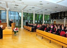 Uczestnicy spotkania.
Uczestnicy spotkania.
Prezes Trybunału Konstytucyjnego prof. Andrzej Rzepliński wita gości spotkania.
Uczestnicy spotkania.
Prezes Sądu Konstytucyjnego Republiki Litewskiej Romualdas Urbaitis.
Prof. Henryk Olszewski i Prezes Trybunału Konstytucyjnego prof. Andrzej Rzepliński.
Prof. Henryk Olszewski.
Prof. Henryk Olszewski i Prezes Trybunału Konstytucyjnego prof. Andrzej Rzepliński.