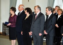 Prof. Małgorzata Pyziak-Szafnicka, Prof. Jerzy Ciemniewski, Prof. Teresa Dębowska-Romanowska, Prof. Mirosław Wyrzykowski i Prof. Marian Zdyb.
Prof. Małgorztata Pyziak-Szafnicka składa ślubowanie.
Prof. Małgorzata Pyziak-Szafnicka, nowy sędzia TK.
Prezydent RP Bronisław Komorowski odznacza Prof. Jerzego Ciemniewskiego Krzyżem Komandorskim Orderu Odrodzenia Polski.
Prezydent RP Bronisław Komorowski odznacza Prof. Teresę Dębowską-Romanowską Krzyżem Oficerskim Orderu Odrodzenia Polski .
Prezydent RP Bronisław Komorowski odznacza prof. Mirosława Wyrzykowskiego Krzyżem Oficerskim Orderu Odrodzenia Polski.
Prezydent RP Bronisław Komorowski odznacza Prof. Mariana Zdyba Krzyżem Oficerskim Orderu Odrodzenia Polski.
Prof. Małgorzata Pyziak-Szafnicka, Prof. Jerzy Ciemniewski, Prof. Teresa Dębowska-Romanowska, Prof. Mirosław Wyrzykowski i Prof. Marian Zdyb oraz sędziowie TK.
Gratulacje.
Pan Tadeusz Mazowiecki i Prof. Teresa Dębowska-Romanowska.