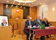 Prof. Lech Garlicki, Prezes Trybunału Konstytucyjnego prof. Andrzej Rzepliński, prof. Mirosław Wyrzykowski
Uczestnicy spotkania
Prof. Lech Garlicki, Prezes Trybunału Konstytucyjnego prof. Andrzej Rzepliński, prof. Mirosław Wyrzykowski