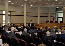 Prezes TK prof. Andrzej Rzepliński i prof. Leszek Balcerowicz
Uczestnicy wykładu
Prof. Leszek Balcerowicz