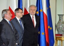 Prezes Naczelnego Sądu Administracyjnego prof. Roman Hauser, Minister Sprawiedliwości Krzysztof Kwiatkowski i Prezes Trybunału Konstytucyjnego prof. Andrzej Rzepliński.
Uczestnicy uroczystości.
Ślubowanie nowego Sędziego Trybunału prof. Andrzeja Wróbla.
Prof. Andrzej Wróbel.
Prezydent RP Bronisław Komorowski odznacza prof. Ewę Łętowską, Sędzię TK w latach 2002-2011, Gwiazdą Orderu Odrodzenia Polski .
Prezydent RP Bronisław Komorowski i prof. Ewa Łętowska.
Prof. Andrzej Wróbel i prof. Ewa Łętowska.
Prof. Andrzej Wróbel, Prezydent RP Bronisłąw Komorowski i prof. Ewa Łętowska.