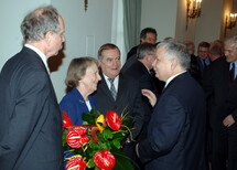 Sędziowie Trybunału Konstytucyjnego
Nowo wybrany Sędzia TK prof. Zbigniew Cieslak i nowo powołany Wiceprezes TK Janusz Niemcewicz
Prof. Zbigniew Cieślak
Prezydent RP Lech Kaczyński i nowopowołany Wiceprezes Trybunału Konstytucyjnego Janusz Niemcewicz
Były Wiceprezes TK prof. Andrzej Mączyński, byli sędziowie TK: prof. Biruta Lewaszkiewicz-Petrykowska, Wiesław Johann i Prezydent RP Lech Kaczyński