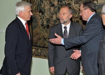 Prof. Sławomira Wronkowska-Jaśkiewicz składa ślubowanie.
Uczestnicy uroczystości.
Prof. Sławomira Wronkowska-Jaśkiewicz
Prof. Sławomira Wronkowska-Jaśkiewicz.
Sędzia TK prof. Sławomira Wronkowska-Jaśkiewicz i Marszałek Sejmu Bronisław Komorowski.
Prof. Sławomira Wronkowska-Jaśkiewicz, Sędzia Sądu Konstytucyjnego Ukrainy Petro Steciuk i Sędzia TK prof. Mirosław Granat.
Prezes Sądu Konstytucyjnego Ukrainy Andriej Striżak, Prezes TK dr Bohdan Zdziennicki oraz tłumacz Andrzej Zelwak.
Prezes TK dr Bohdan Zdziennicki, p.o. Szefa Kancelarii Prezydenta RP Jacek Michałowski oraz Marszałek Sejmu RP Bronisław Komorowski.
Prof. Sławomira Wronkowska-Jaśkiewicz i Prezes TK dr Bohdan Zdziennicki w Trybunale Konstytucyjnym.