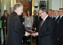 Prezydent RP Bronisław Komorowski i uczestnicy uroczystości.
Uczestnicy uroczystości.
Prezydent RP Bronisław Komorowski wręcza prof. Andrzejowi Rzeplińskiemu nominację na stanowisko Prezesa TK.
Prezydent RP Bronisław Komorowski wręcza prof. Stanisławowi Biernatowi nominację na stanowisko Wiceprezesa TK.
Prezydent RP Bronisław Komorowski i prof. Marek Mazurkiewicz, Sędzia TK w latach 2001-2010, Wiceprezes TK w 2010 roku.
Prezydent RP Bronisław Komorowski i prof. Andrzej Mączyński, Sędzia TK w latach 1997-2006, Wiceperezes TK w latach 2001-2006.
Prezydent RP Bronisław Komorowski i Janusz Niemcewicz, Sędzia TK w latach 2001-2010, Wiceprezes TK w latach 2006-2010.
Prezydent RP Bronisław Komorowski i Jerzy Stępień, Sędzia TK w latach 1999-2008, Prezes TK w latach 2006-2008.
Prezydent RP Bronisław Komorowski i dr Bohdan zzdiennicki, Sędzia TK w latach 2001-2010, Prezes TK w latach 2008-2010.
Sędzia TK Stanisław Rymar składa ślubowanie.
Sędzia TK Stanisław Rymar.
Sędzia TK prof. Piotr Tuleja składa ślubowanie.
Sędzia TK prof. Piotr Tuleja.
Sędzia TK Marek Zubik składa ślubowanie.
Przemawia Prezydent RP Bronisław Komorowski.
Przemawia Prezes TK prof. Andrzej Rzepliński.
Odznaczeni Prezesi i Wiceprezesi Trybunału.
Wiceprezes TK prof. Stanisław Biernat oraz nowi sędziowie TK - Stanisław Rymar, prof. Piotr Tuleja, prof. Marek Zubik.
W imieniu odznaczonych przemawia prof. Marek Mazurkiewicz.
Byli Prezesi i Wiceprezesi TK, Prezydent RP, Prezes i Wiceprezes TK oraz nowi Sędziowie TK.
Byli Prezesi Trybunału Konstytucyjengo Jerzy Stępień i dr Bohdan Zdziennicki, Prezydent RP Bronisław Komorowski, Prezes TK prof. Andrzej Rzepliński i Wiceprezes TK prof. Stanisław Biernat.
Prezydent RP Bronisław Komorowski i nowy Sędzia TK prof. Piotr Tuleja.
Prezydent RP Bronisław Komorowski i nowy Sędzia TK prof. Marek Zubik .