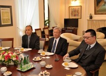 Pan Chang-Chiang Hsieh, Wiceprzewodniczący SK Tajwanu Pan prof.  Yeong-Chin Su oraz Pan Yeh-shin Chu, I Sekretarz Biura Gospodarczego i Kulturalnego Tajpej w Warszawie
Uczestnicy spotkania
Uczestnicy spotkania
Wiceprzewodniczący SK Tajwanu Pan prof.  Yeong-Chin Su i prezes TK prof. Andrzej Rzepliński
Uczestnicy spotkania
Wiceprezes TK prof. Stanisław Biernat i Wiceprzewodniczący SK Tajwanu Pan prof.  Yeong-Chin Su