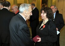 Prof. Małgorzata Pyziak-Szafnicka, Prof. Jerzy Ciemniewski, Prof. Teresa Dębowska-Romanowska, Prof. Mirosław Wyrzykowski i Prof. Marian Zdyb.
Prof. Małgorztata Pyziak-Szafnicka składa ślubowanie.
Prof. Małgorzata Pyziak-Szafnicka, nowy sędzia TK.
Prezydent RP Bronisław Komorowski odznacza Prof. Jerzego Ciemniewskiego Krzyżem Komandorskim Orderu Odrodzenia Polski.
Prezydent RP Bronisław Komorowski odznacza Prof. Teresę Dębowską-Romanowską Krzyżem Oficerskim Orderu Odrodzenia Polski .
Prezydent RP Bronisław Komorowski odznacza prof. Mirosława Wyrzykowskiego Krzyżem Oficerskim Orderu Odrodzenia Polski.
Prezydent RP Bronisław Komorowski odznacza Prof. Mariana Zdyba Krzyżem Oficerskim Orderu Odrodzenia Polski.
Prof. Małgorzata Pyziak-Szafnicka, Prof. Jerzy Ciemniewski, Prof. Teresa Dębowska-Romanowska, Prof. Mirosław Wyrzykowski i Prof. Marian Zdyb oraz sędziowie TK.
Gratulacje.
Pan Tadeusz Mazowiecki i Prof. Teresa Dębowska-Romanowska.