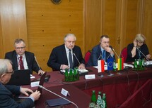 Uczestnicy konferencji
Rozpoczęcie obrad
Sędzia TK Wojciech Hermeliński, Prezes TK prof. Andrzej Rzepliński, Prezes SKRL prof. Dainius Žalimas, Sędzia SKRL Pranas Kuconis
Sędzia SKRL Pranas Kuconis
Prezes Sądu Konstytucyjnego Republiki Litewskiej prof. Dainius Žalimas
Sędzia Tk prof. Piotr Tuleja, Prezes TK prof. Andrzej Rzepliński, Prezes SKRL prof. Dainius Žalimas, Sędzia SKRL Elvyra Baltutytė