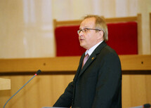 Prezes Trybunału Konstytucyjnego prof. Marek Safjan wita przybyłych gości
Prof. Andrzej Sulima-Kamiński, prof. Marek Safjan, prof. Władysław Stróżewski 
Prof. Władysław Stróżewski 
Prof. Andrzej Sulima-Kamiński
Uczestnicy uroczystości 
Uczestnicy uroczystości 
Uczestnicy uroczystości