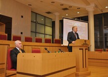 gen. dr Mieczysław Bieniek
Prezes TK prof. Andrzej Rzepliński wita uczestników wykładu gen. dr Mieczysława Bieńka
Uczestnicy wykładu
Uczestnicy wykładu
gen. dr Mieczysław Bieniek i Prezes TK prof. Andrzej Rzepliński
