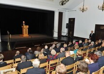 Prezes Trybunału Konstytucyjnego dr Bohdan Zdziennicki, Wiceprzewodniczący Krajowej Rady Sądownictwa Roman Kęska i Sędzia Sądu Konstytucyjnego Republiki Litewskiej Zenonas Namavicius.
Prezes Trybunału Konstytucyjnego dr Bohdan Zdziennicki prezentuje Księgę XXV-lecia Trybunału Konstytucyjnego. Ewolucja i zadań Trybunału Konstytucyjnego - założenia a ich praktyczna realizacja.
Prezes Trybunału Konstytucyjnego dr Bohdan Zdziennicki prezentuje medal ofiarowany Trybunałowi z okazji jubileuszu przez Komisję Ustawodawczą Senatu.
Prezes Trybunału Konstytucyjnego dr Bohdan Zdziennicki i Przewodniczący Komisji Ustawodawczej Senatu Piotr Zientarski.
Przewodniczący Komisji Ustawodawczej Senatu Piotr Zientarski.
Prezes Trybunału Konstytucyjnego dr Bohdan Zdziennicki i Sędzia Sądu Konstytucyjnego Republiki Litewskiej Zenonas Namavicius.
Sędzia Sądu Konstytucyjnego Republiki Litewskiej Zenonas Namavicius.
Prymas Polski Ksiądz Arcybiskup Józef Kowalczyk.
Prezes Naczelnego Sądu Administracyjnego prof. Roman Hauser.
I Prezes Sądu Najwyższego prof. Lech Gardocki.
Uczestnicy uroczystości.
Prezes Trybunału Konstytucyjnego dr Bohdan Zdziennicki.
Wiceprzewodniczący Krajowej Rady Sądownictwa Roman Kęska i I Prezes Sądu Najwyższego prof. Lech Gardocki.
Dyrektor Warszawskiej Opery Kameralnej Stefan Sutkowski.