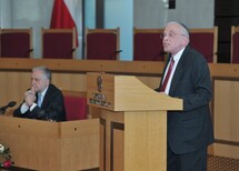 Uczestnicy uroczystości
Prof. Moshe Rosman i Prezes Trybunału Konstytucyjnego prof. Andrzej Rzepliński
Uczestnicy uroczystości
p.o. Prezesa Sądu Konstytucyjnego Republiki Litewskiej Dainius Žalimas 
Prof. Moshe Rosman
Uczestnicy uroczystości
Prezes Trybunału Konstytucyjnego prof. Andrzej Rzepliński i prof. Moshe Rosman i uczestnicy uroczystości
Prezes Trybunału Konstytucyjnego prof. Andrzej Rzepliński i prof. Moshe Rosman
Prezes Trybunału Konstytucyjnego prof. Andrzej Rzepliński i prof. Moshe Rosman