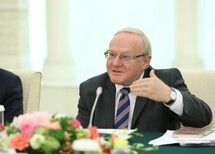 Delegacja TK z Wiceprzewodniczącym Stałego Komitetu OZPL Ji Bingxuan
Prof. Stanisław Biernat, Wiceprezes TK i Ji Bingxuan, Wiceprzewodniczącym Stałego Komitetu OZPL
Spotkanie delegacji TK z Wiceprzewodniczącym Stałego Komitetu OZPL Ji Bingxuan
Wiceprezes TK wręcza Wiceprzewodniczącemu Stałego Komitetu OZPL faksymile oryginału Konstytucji 3 Maja
Rozmowy robocze z przedstawicielami Komisji Spraw Prawnych OZPL
Przewodniczący Komisji Spraw Prawnych OZPL Qiao Xiaoyang
Rozmowy robocze z przedstawicielami Komisji Spraw Prawnych OZPL
Prof. Stanisław Biernat, wiceprezes Trybunału Konstytucyjnego
Rozmowy robocze z przedstawicielami Komisji Spraw Prawnych OZPL
Rozmowy robocze z przedstawicielami Komisji Spraw Prawnych OZPL