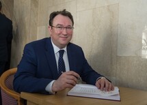 Uczestnicy spotkania Sądu Konstytucyjnego Republiki Mołdawii i Trybunału Konstytucyjnego
Uczestnicy spotkania Sądu Konstytucyjnego Republiki Mołdawii i Trybunału Konstytucyjnego
Sędzia TK Victor Popa, Prezes SK Mołdawii Alexandru Tănase i Sędzia SK Mołdawii Igor Dolea
Sędzia TK prof. Sławomira Wronkowska-Jaśkiewicz i Prezes TK prof. Andrzej Rzepliński
Prezes SK Mołdawii Alexandru Tănase
Sędzia TK Victor Popa, Prezes SK Mołdawii Alexandru Tănas, Sędzia SK Mołdawii Igor Dolea i Sekretarz Generalny SK Mołdawii Rodica Secrieru
Spotkanie w Sądzie Najwyższym
Spotkanie w Sądzie Najwyższym