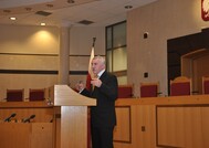 gen. dr Mieczysław Bieniek
Prezes TK prof. Andrzej Rzepliński wita uczestników wykładu gen. dr Mieczysława Bieńka
Uczestnicy wykładu
Uczestnicy wykładu
gen. dr Mieczysław Bieniek i Prezes TK prof. Andrzej Rzepliński