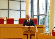 Wiceprezes Trybunału Konstytucyjnego prof. Stanisław Biernat wita uczestników spotkania.
Uczestnicy spotkania.
Chór Centrum Myśłi Jana Pawła II.
Prof. Franciszek Longchamps de Berier przemawia w imieniu redaktorów ksiązki.
Dyrektor Naczelny wydawnictwa C.H.Beck Paweł Esse.
Dyrektor Naczelny wydawnictwa C.H.Beck Paweł Esse.