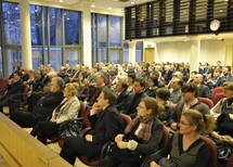 Sędzia TK prof. Sławomira Wronkowska-Jaśkiewicz, prof. Tomasz Gizbert-Studnicki oraz Prezes TK prof. Andrzej Rzepliński
Sędzia TK prof. Sławomira Wronkowska-Jaśkiewicz i prof. Tomasz Gizbert-Studnicki
Sędzia TK prof. Sławomira Wronkowska-Jaśkiewicz i prof. Tomasz Gizbert-Studnicki
Uczestnicy wykładu
Uczestnicy wykładu
Sędzia TK prof. Sławomira Wronkowska-Jaśkiewicz i prof. Tomasz Gizbert-Studnicki
Sędzia TK prof. Sławomira Wronkowska-Jaśkiewicz i prof. Tomasz Gizbert-Studnicki