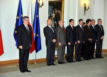 Prezydent RP Bronisław Komorowski i uczestnicy uroczystości.
Uczestnicy uroczystości.
Prezydent RP Bronisław Komorowski wręcza prof. Andrzejowi Rzeplińskiemu nominację na stanowisko Prezesa TK.
Prezydent RP Bronisław Komorowski wręcza prof. Stanisławowi Biernatowi nominację na stanowisko Wiceprezesa TK.
Prezydent RP Bronisław Komorowski i prof. Marek Mazurkiewicz, Sędzia TK w latach 2001-2010, Wiceprezes TK w 2010 roku.
Prezydent RP Bronisław Komorowski i prof. Andrzej Mączyński, Sędzia TK w latach 1997-2006, Wiceperezes TK w latach 2001-2006.
Prezydent RP Bronisław Komorowski i Janusz Niemcewicz, Sędzia TK w latach 2001-2010, Wiceprezes TK w latach 2006-2010.
Prezydent RP Bronisław Komorowski i Jerzy Stępień, Sędzia TK w latach 1999-2008, Prezes TK w latach 2006-2008.
Prezydent RP Bronisław Komorowski i dr Bohdan zzdiennicki, Sędzia TK w latach 2001-2010, Prezes TK w latach 2008-2010.
Sędzia TK Stanisław Rymar składa ślubowanie.
Sędzia TK Stanisław Rymar.
Sędzia TK prof. Piotr Tuleja składa ślubowanie.
Sędzia TK prof. Piotr Tuleja.
Sędzia TK Marek Zubik składa ślubowanie.
Przemawia Prezydent RP Bronisław Komorowski.
Przemawia Prezes TK prof. Andrzej Rzepliński.
Odznaczeni Prezesi i Wiceprezesi Trybunału.
Wiceprezes TK prof. Stanisław Biernat oraz nowi sędziowie TK - Stanisław Rymar, prof. Piotr Tuleja, prof. Marek Zubik.
W imieniu odznaczonych przemawia prof. Marek Mazurkiewicz.
Byli Prezesi i Wiceprezesi TK, Prezydent RP, Prezes i Wiceprezes TK oraz nowi Sędziowie TK.
Byli Prezesi Trybunału Konstytucyjengo Jerzy Stępień i dr Bohdan Zdziennicki, Prezydent RP Bronisław Komorowski, Prezes TK prof. Andrzej Rzepliński i Wiceprezes TK prof. Stanisław Biernat.
Prezydent RP Bronisław Komorowski i nowy Sędzia TK prof. Piotr Tuleja.
Prezydent RP Bronisław Komorowski i nowy Sędzia TK prof. Marek Zubik .