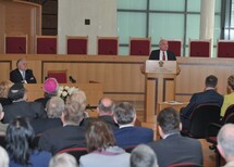 Uczestnicy uroczystości
Prof. Moshe Rosman i Prezes Trybunału Konstytucyjnego prof. Andrzej Rzepliński
Uczestnicy uroczystości
p.o. Prezesa Sądu Konstytucyjnego Republiki Litewskiej Dainius Žalimas 
Prof. Moshe Rosman
Uczestnicy uroczystości
Prezes Trybunału Konstytucyjnego prof. Andrzej Rzepliński i prof. Moshe Rosman i uczestnicy uroczystości
Prezes Trybunału Konstytucyjnego prof. Andrzej Rzepliński i prof. Moshe Rosman
Prezes Trybunału Konstytucyjnego prof. Andrzej Rzepliński i prof. Moshe Rosman