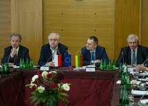Uczestnicy konferencji
Rozpoczęcie obrad
Sędzia TK Wojciech Hermeliński, Prezes TK prof. Andrzej Rzepliński, Prezes SKRL prof. Dainius Žalimas, Sędzia SKRL Pranas Kuconis
Sędzia SKRL Pranas Kuconis
Prezes Sądu Konstytucyjnego Republiki Litewskiej prof. Dainius Žalimas
Sędzia Tk prof. Piotr Tuleja, Prezes TK prof. Andrzej Rzepliński, Prezes SKRL prof. Dainius Žalimas, Sędzia SKRL Elvyra Baltutytė