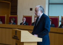Prezes i Sędziowie Trybunału Konstytucyjnego
Prezydent RP Bronisław Komorowski, Prezes Rady Ministrów Ewa Kopacz, Wicemarszałek Sejmu Eugeniusz Grzeszczak, Wicemarszałek Senatu Jan Wyrowiński oraz inni goście dorocznego Zgromadzenia Ogólnego Sędziów TK 
Uczestnicy Zgromadzenia Ogólnego Sędziów TK
Prezydent RP Bronisław Komorowski, Prezes Rady Ministrów Ewa Kopacz, Wicemarszałek Sejmu Eugeniusz Grzeszczak, Wicemarszałek Senatu Jan Wyrowiński
Prezes Trybunału Konstytucyjnego prof. Andrzej Rzepliński
Prezydent RP Bronisław Komorowski
Prezes Rady Ministrów Ewa Kopacz
Wicemarszałek Senatu Jan Wyrowiński
I Prezes Sądu Najwyższego prof. Małgorzata Gersdorf
Prezes Naczelnego Sądu Administracyjnego i Przewodniczący Krajowej Rady Sądownictwa prof. Roman Hauser
Rzecznik Praw Obywatelskich prof. Irena Lipowicz
Prokurator Generalny Andrzej Seremet