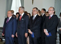 Prezydent RP Bronisław Komorowski i uczestnicy uroczystości.
Uczestnicy uroczystości.
Prezydent RP Bronisław Komorowski wręcza prof. Andrzejowi Rzeplińskiemu nominację na stanowisko Prezesa TK.
Prezydent RP Bronisław Komorowski wręcza prof. Stanisławowi Biernatowi nominację na stanowisko Wiceprezesa TK.
Prezydent RP Bronisław Komorowski i prof. Marek Mazurkiewicz, Sędzia TK w latach 2001-2010, Wiceprezes TK w 2010 roku.
Prezydent RP Bronisław Komorowski i prof. Andrzej Mączyński, Sędzia TK w latach 1997-2006, Wiceperezes TK w latach 2001-2006.
Prezydent RP Bronisław Komorowski i Janusz Niemcewicz, Sędzia TK w latach 2001-2010, Wiceprezes TK w latach 2006-2010.
Prezydent RP Bronisław Komorowski i Jerzy Stępień, Sędzia TK w latach 1999-2008, Prezes TK w latach 2006-2008.
Prezydent RP Bronisław Komorowski i dr Bohdan zzdiennicki, Sędzia TK w latach 2001-2010, Prezes TK w latach 2008-2010.
Sędzia TK Stanisław Rymar składa ślubowanie.
Sędzia TK Stanisław Rymar.
Sędzia TK prof. Piotr Tuleja składa ślubowanie.
Sędzia TK prof. Piotr Tuleja.
Sędzia TK Marek Zubik składa ślubowanie.
Przemawia Prezydent RP Bronisław Komorowski.
Przemawia Prezes TK prof. Andrzej Rzepliński.
Odznaczeni Prezesi i Wiceprezesi Trybunału.
Wiceprezes TK prof. Stanisław Biernat oraz nowi sędziowie TK - Stanisław Rymar, prof. Piotr Tuleja, prof. Marek Zubik.
W imieniu odznaczonych przemawia prof. Marek Mazurkiewicz.
Byli Prezesi i Wiceprezesi TK, Prezydent RP, Prezes i Wiceprezes TK oraz nowi Sędziowie TK.
Byli Prezesi Trybunału Konstytucyjengo Jerzy Stępień i dr Bohdan Zdziennicki, Prezydent RP Bronisław Komorowski, Prezes TK prof. Andrzej Rzepliński i Wiceprezes TK prof. Stanisław Biernat.
Prezydent RP Bronisław Komorowski i nowy Sędzia TK prof. Piotr Tuleja.
Prezydent RP Bronisław Komorowski i nowy Sędzia TK prof. Marek Zubik .